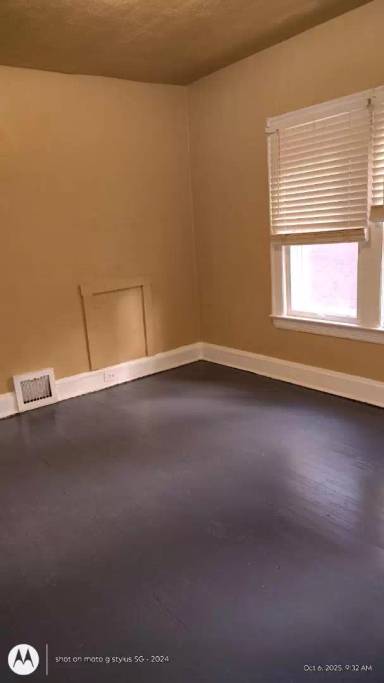 Main picture of 2002 Nelawood Rd