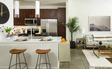 Main picture of 1475 Delgany St