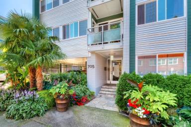 Main picture of 705 E Republican St