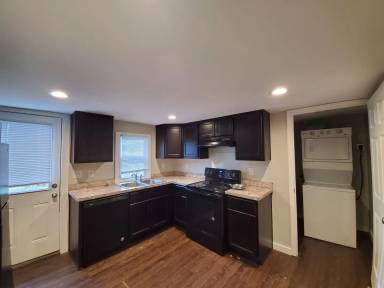 Main picture of 175 E Seventh St