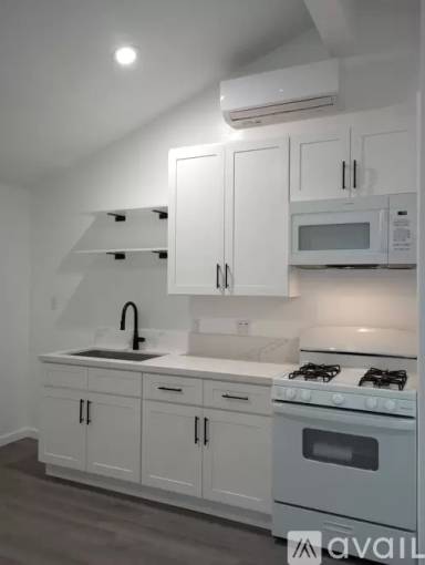 Main picture of 1208 W Victory Blvd