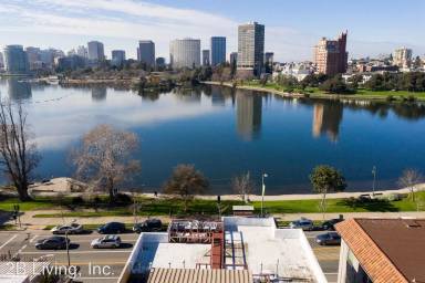 Main picture of 2208 Lakeshore Ave