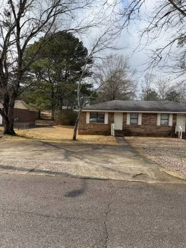 Main picture of 907 Ivan Dr SW