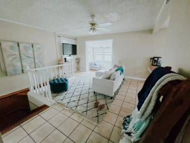 Main picture of 220 Cedar St