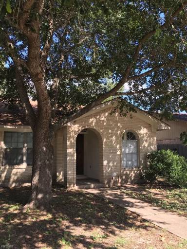 Main picture of 1215 Airline Dr