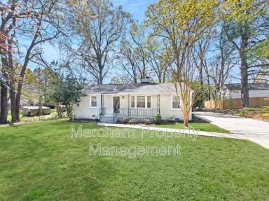 Main picture of 8 E Circle Ave