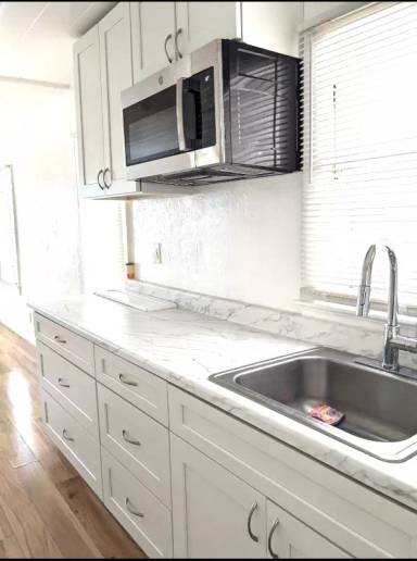 Main picture of 2400 Cleveland St