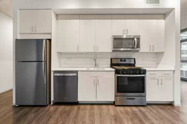 Main picture of 719 S Clark St