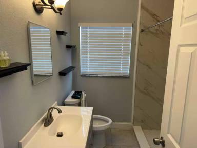 Main picture of 410 E Thelma St