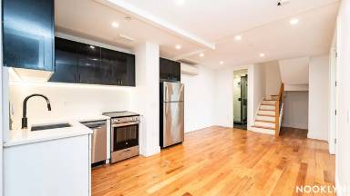 Main picture of 19 E 31st St