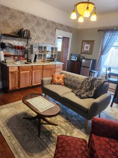 Main picture of 714 E 17th St