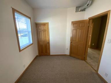 Main picture of 915 Baxter Ave