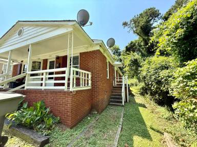 Main picture of 1105 McArthur Ave