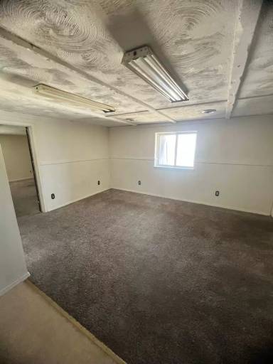Main picture of 110 W Broadway St