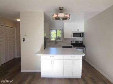 Main picture of 250 Elm St