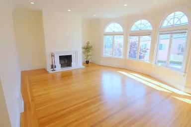 Main picture of 1933 Ulloa St