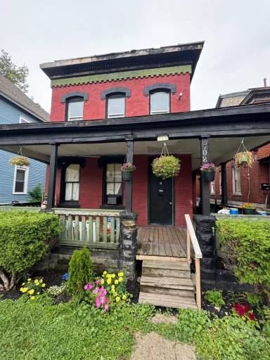 Main picture of 708 Catherine St