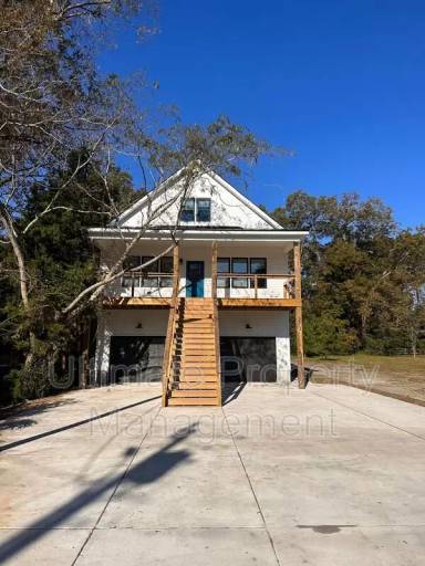 Main picture of 213 Myrtle Ave