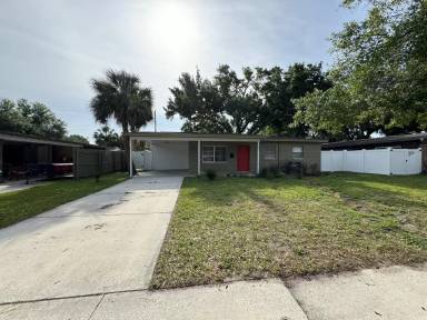 Main picture of 5621 Gateway Dr