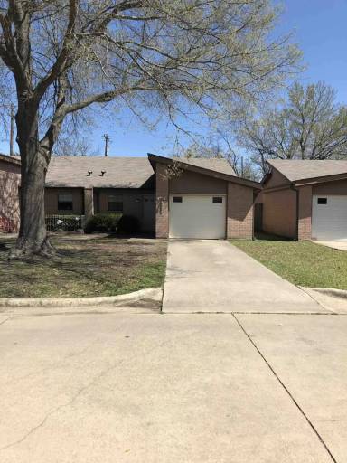 Main picture of 3002 Charlinda St