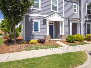 Main picture of 1034 Lyndon Station Dr