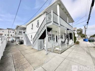Main picture of 148 E Burk Ave