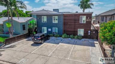 Main picture of 4474 Winona Ave