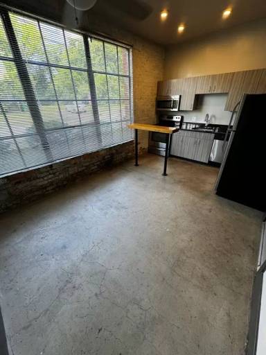 Main picture of 123 Pine St