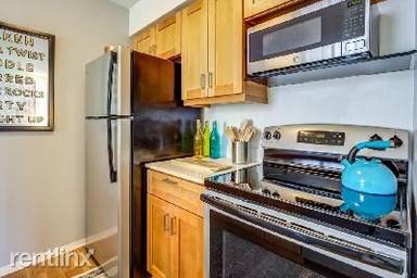 Main picture of 800 N Dearborn St