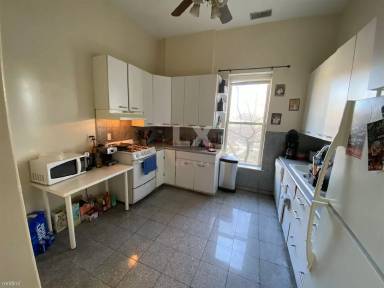 Main picture of 3231 N Clark St