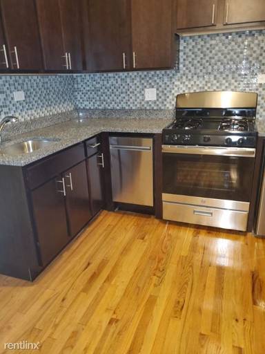 Main picture of 627 W Oakdale Ave