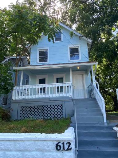 Main picture of 613 Pine St