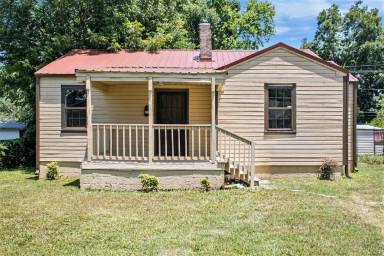 Main picture of 2216 Lee Ave SW