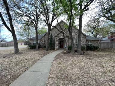 Main picture of 709 Red Oak Smt