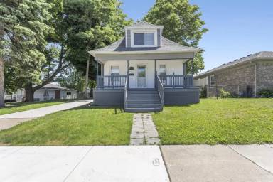 Main picture of 879 Lindbergh St