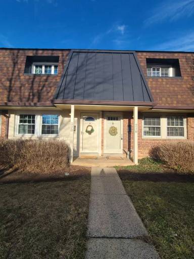 Main picture of 220 S Virginia Ave