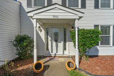 Main picture of 901 Shady Hollow Ln