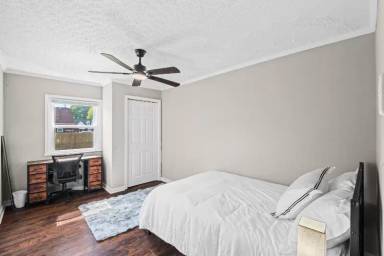 Main picture of 206 E 37th St