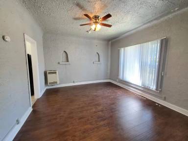 Main picture of 542 N Alexandria Ave