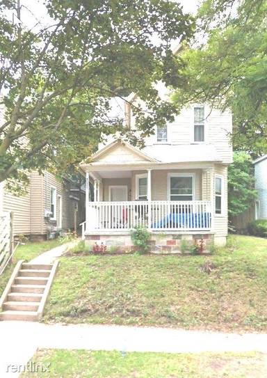 Main picture of 605 Lafayette Ave NE