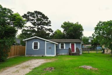 Main picture of 713 S Valderas St