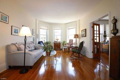 Main picture of 136 Pleasant St