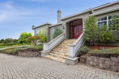 Main picture of 24036 Oak Knoll Cir