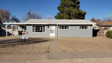 Main picture of 1015 S Plains Park Dr
