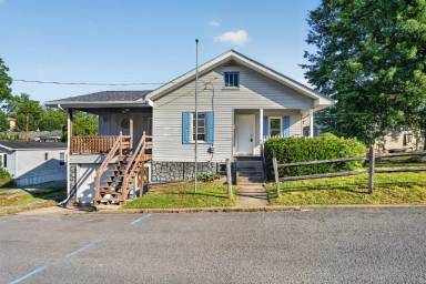 Main picture of 200 Reeves Ave