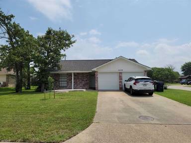 Main picture of 3900 Windwood Cir