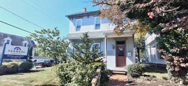 Main picture of 106 N Market St