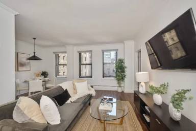 Main picture of 222 E Chestnut Condo