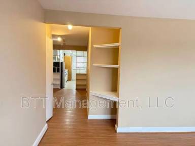 Main picture of 8805 Plymouth St