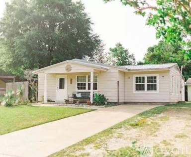 Main picture of 4690 Kingston Dr
